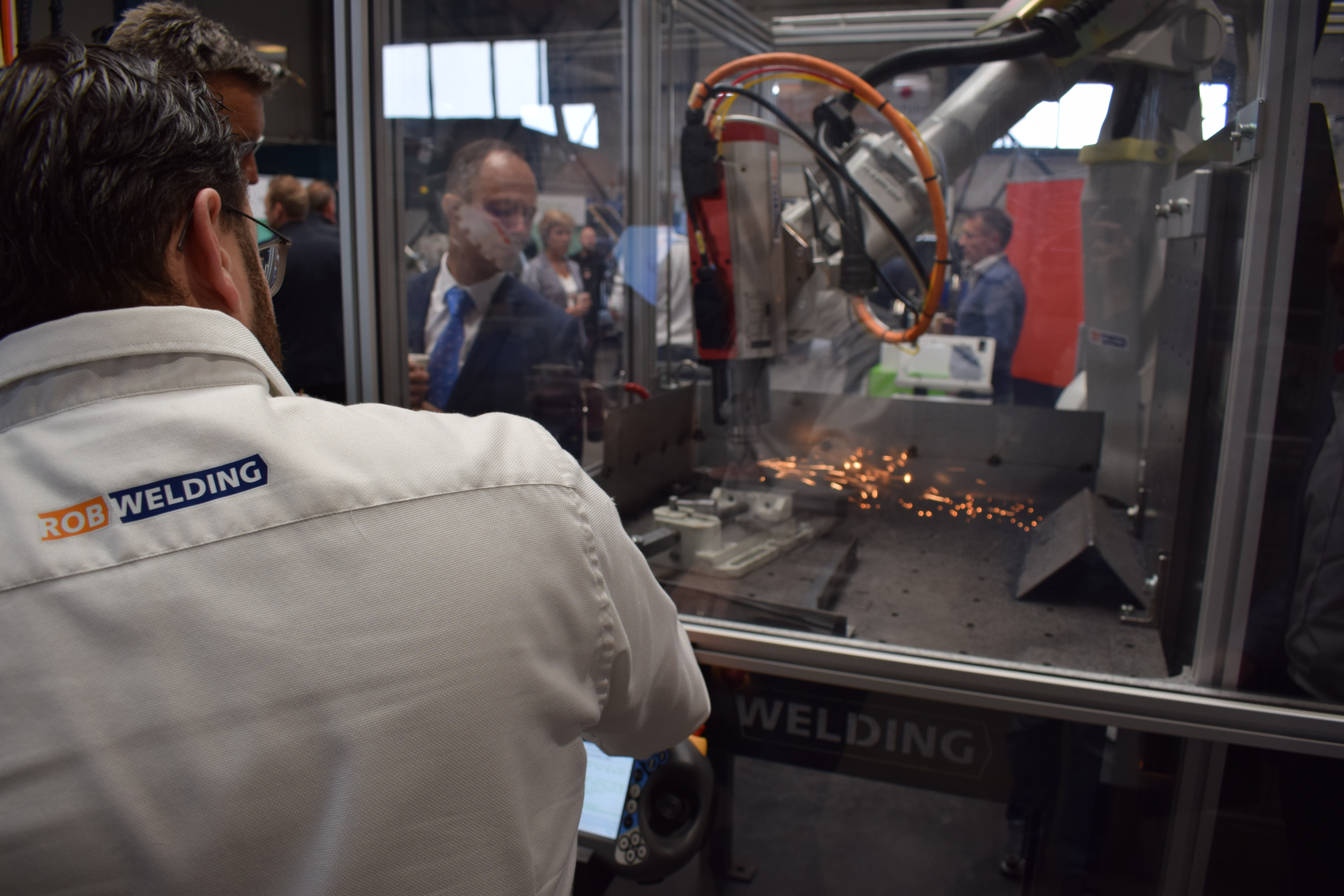 Slijpen met een ABB robot op de open dagen bij RobWelding